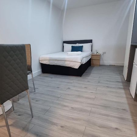 Brand New Collection Of Studios Close To Tube Station Londyn Zewnętrze zdjęcie