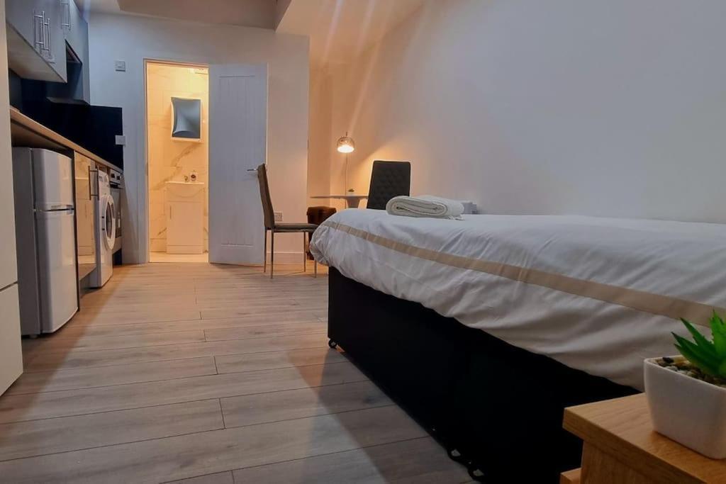 Brand New Collection Of Studios Close To Tube Station Londyn Zewnętrze zdjęcie