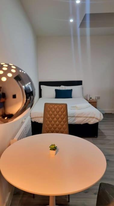 Brand New Collection Of Studios Close To Tube Station Londyn Zewnętrze zdjęcie
